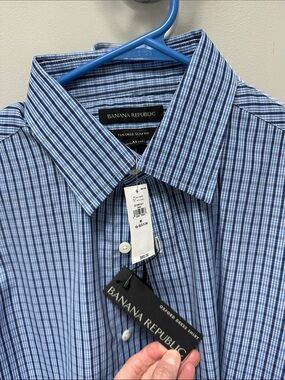Banana Republic tailored slim fit men’s medium dress shirt